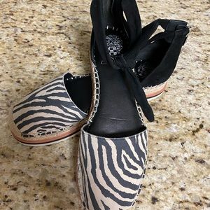 Vince Camuto Binadee Zebra Animal Print Suede Espadrille Sandals 8
